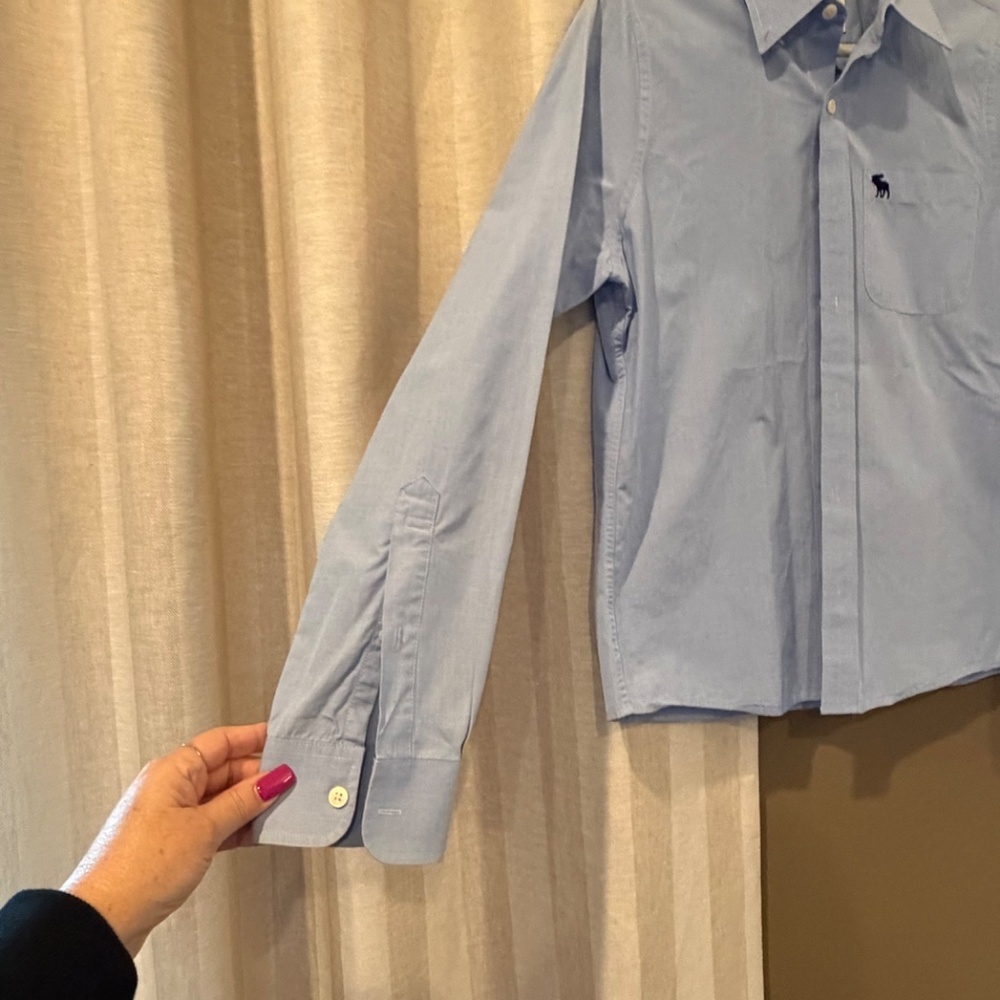 Abercrombie & Fitch Men's Light Blue Muscle Button Down Shirt, Size Large - Picture 4 of 11